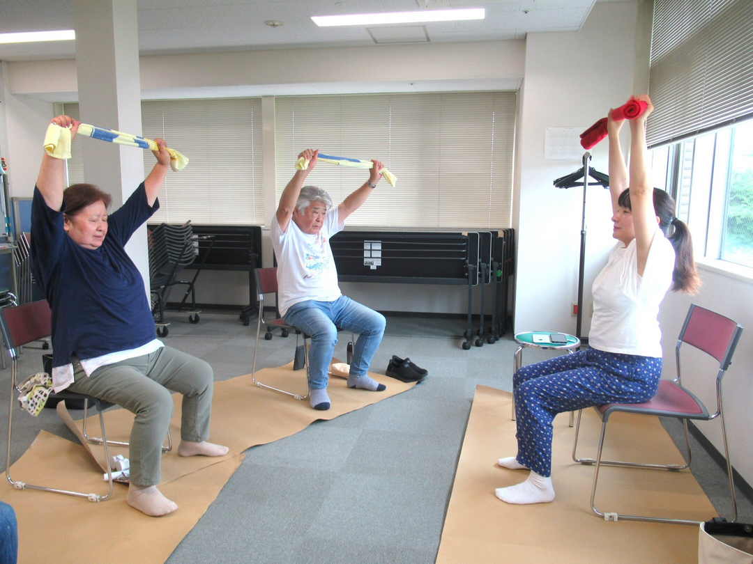 肩こり解消チェアヨガ